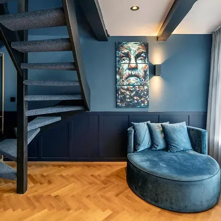 Cty Books Hotel