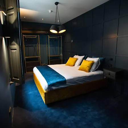 Cty Books Hotel
