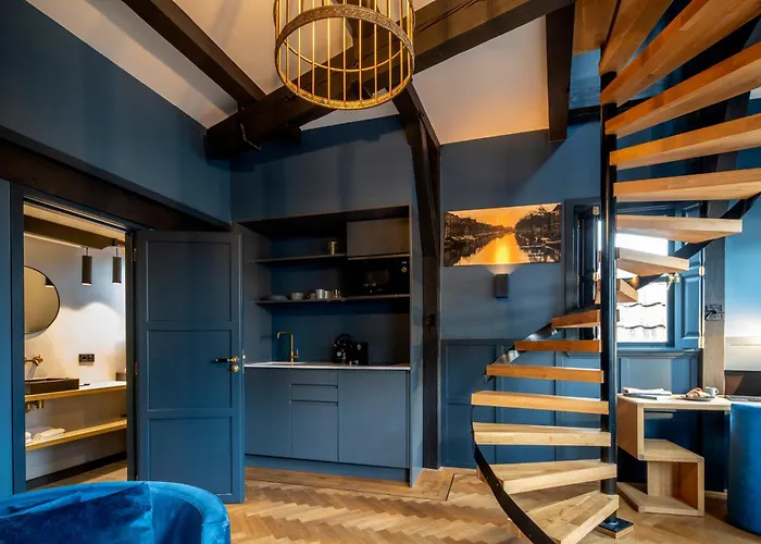 Cty Books 3* Лейден